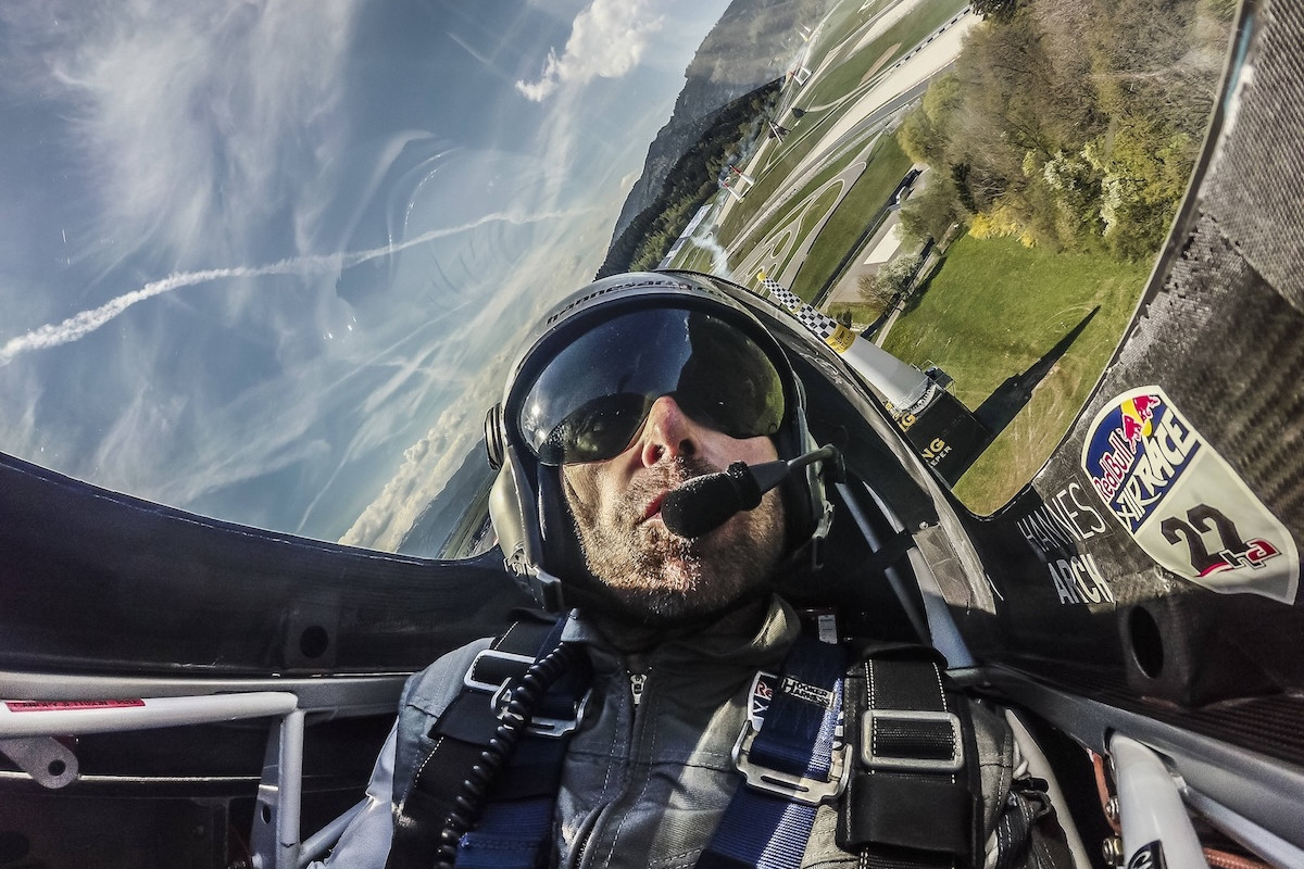 Air Race Pilot Hannes Arch im Cockpit