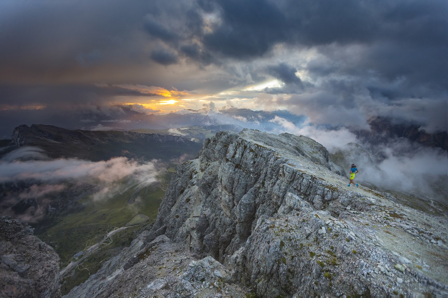 Ultral&auml;ufer Anton Krupicka f&uuml;r La Sportiva in den Dolomiten