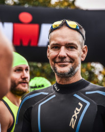 Buchautor & Keynote-Speaker Axel Rabenstein im Porträt vor dem Start des Ironman Gisenyi in Rwanda
