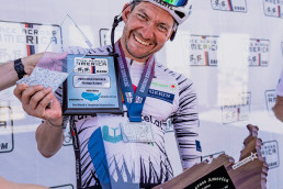 RAAM-Sieger Philipp Kaider beim Race Across America 2025 mit dem Rad im Ziel