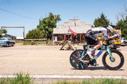 RAAM-Sieger Philipp Kaider beim Race Across America 2025 mit dem Rad auf der Strecke