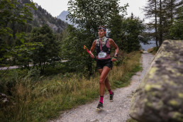 Ultraläuferin Rosanna Buchauer beim Laufen auf Trail