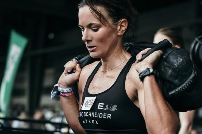 Triathletin und HYROX-Elite Tanja Stroschneider im HYROX-Wettkampf