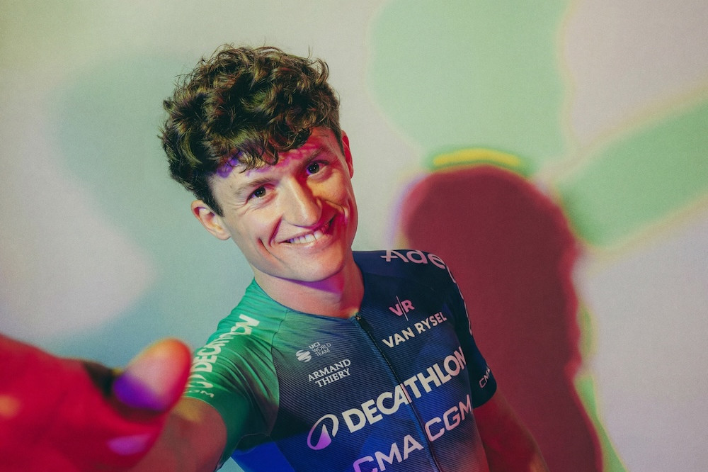Radrennfahrer Felix Gall im freundlichen Porträt